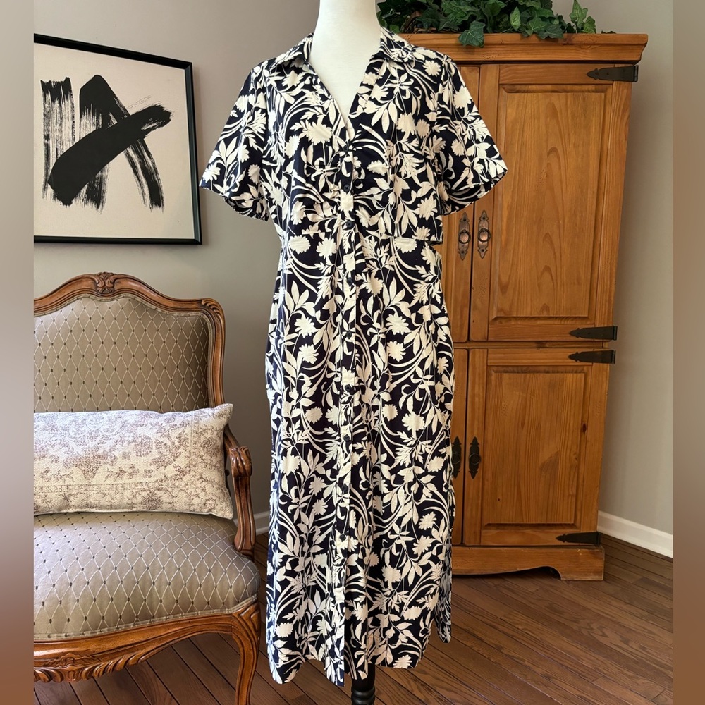 Old Navy black and white floral maxi dress. Size L